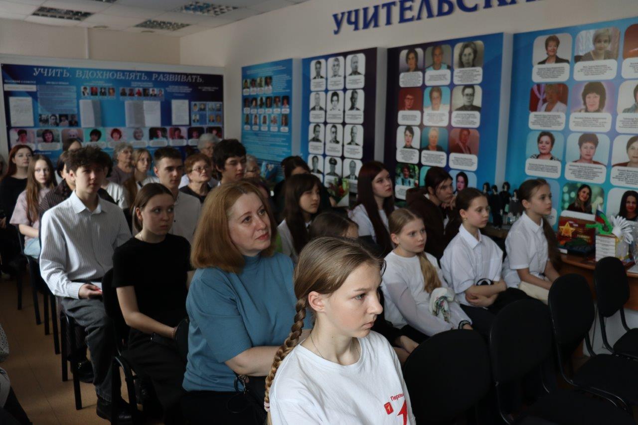 дети слушают стихи