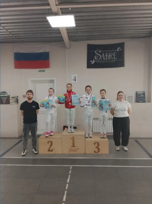 фехтовальщики на награждении