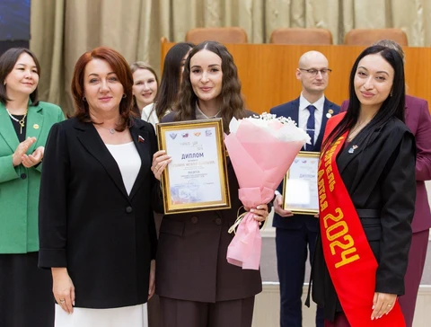 Награждение рубцовчанки краевой грамотой