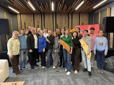 Общее фото участников квартирника в новом пространстве «Лаборатория звука»