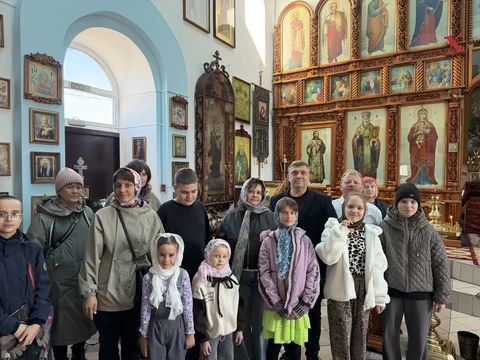 Дети в храме