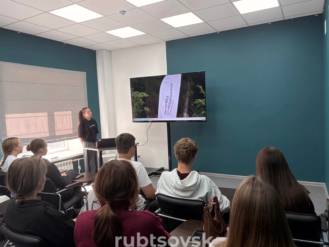 Участники диктанта в Молодёжном центре «Точка»