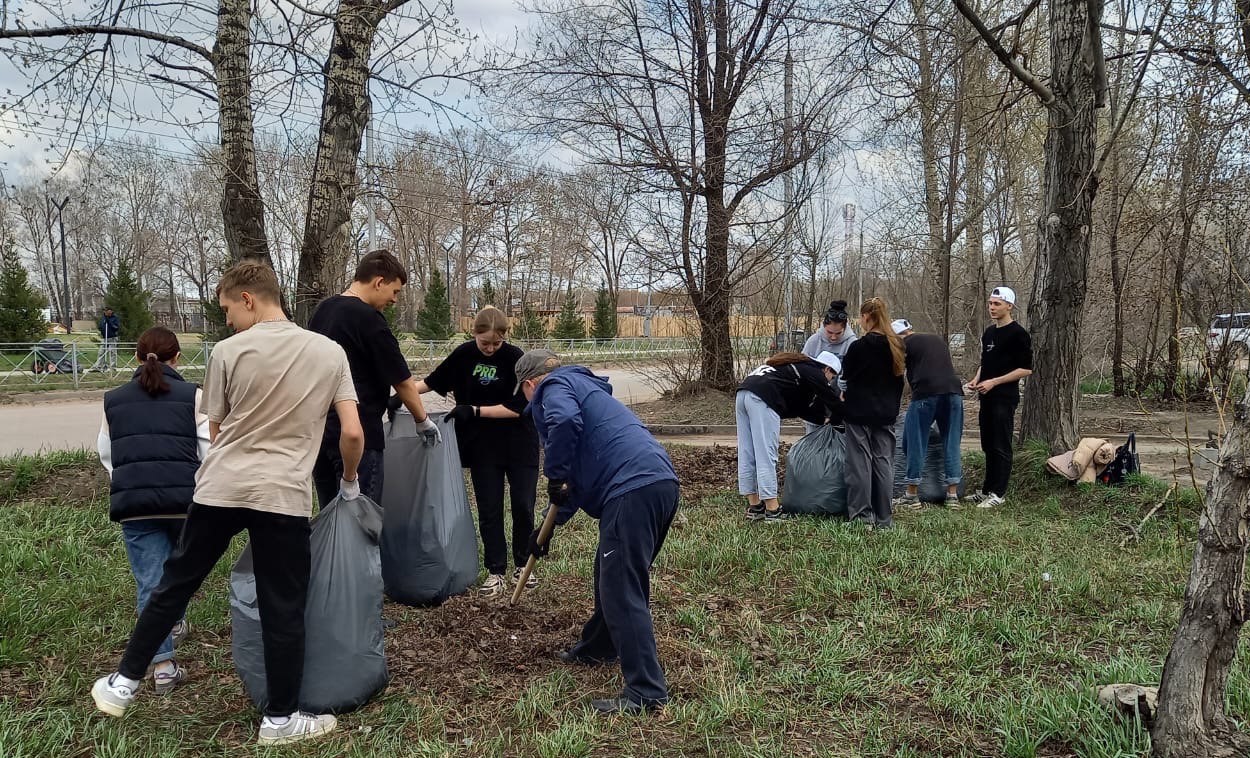 Рубцовчане принимают активное участие в субботниках | Администрация города  Рубцовска Алтайского края