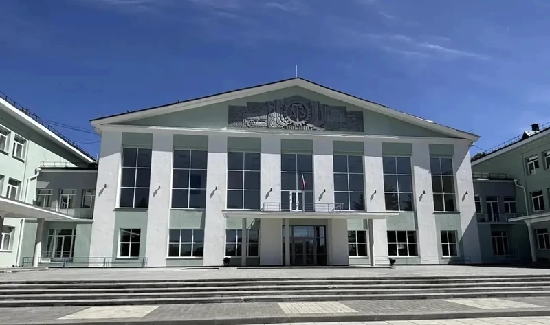 Губернатор Алтайского края Виктор Томенко подписал распоряжение о выделении дополнительно 60 миллионов рублей на приобретение оборудования для ДК «Тракторостроитель»