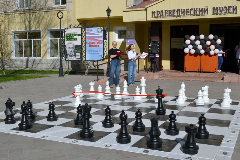 В Рубцовске открыта первая уличная шахматная площадка