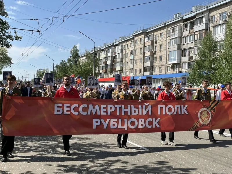 Студенты РИИ АлтГТУ с гордостью возглавили колонну «Бессмертного полка»  в Рубцовске