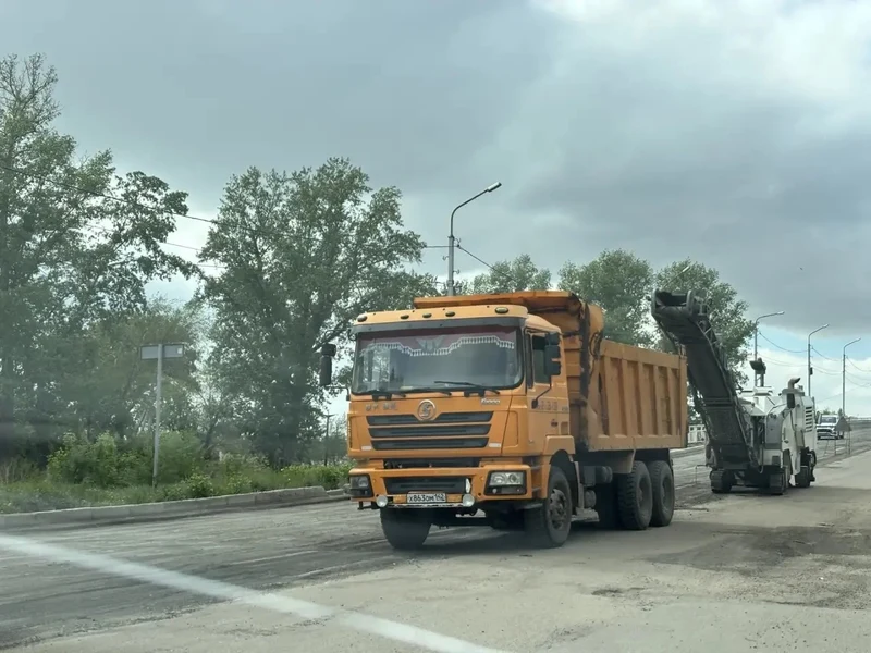 В Рубцовске продолжается ямочный ремонт дорог