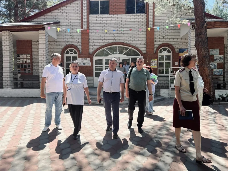 Глава Рубцовска Игорь Башмаков проверил готовность детского лагеря «Салют» к летнему сезону