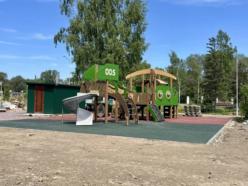 В Детском парке Рубцовска продолжаются работы по благоустройству