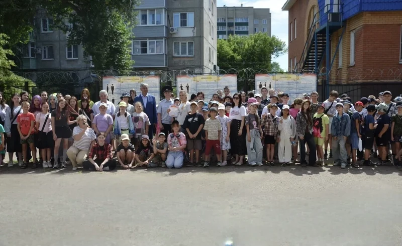 Безопасные каникулы и знакомство с профессией: в Рубцовске полицейские провели масштабное мероприятие для школьников