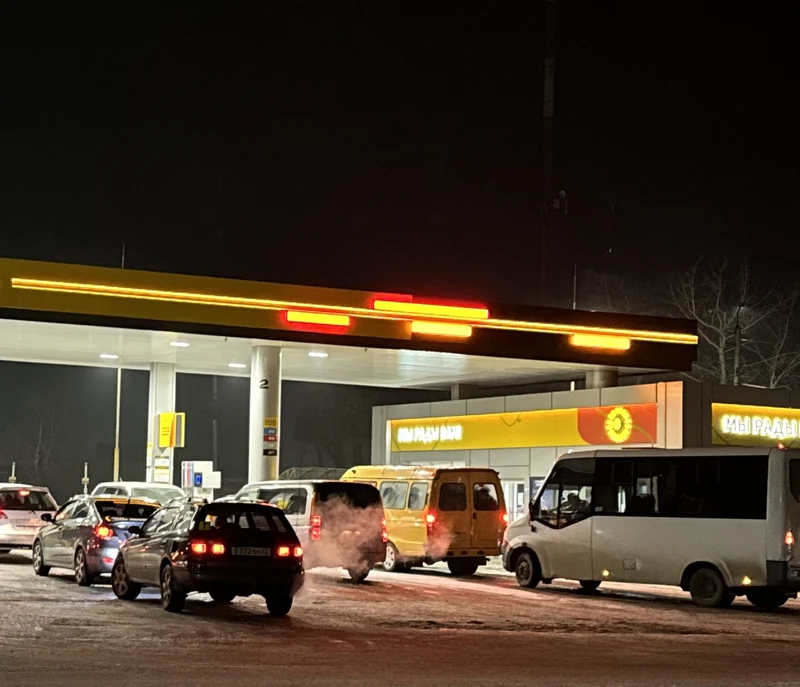 В Рубцовске введены новые правила заправки на АЗС «Роснефть» на улице Светлова ⁣