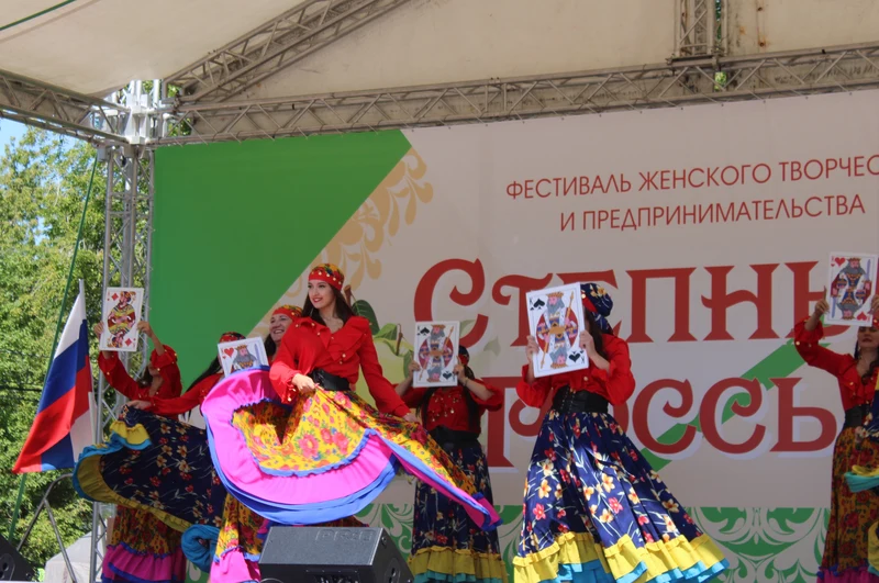 «Степные россыпи»: праздник женского творчества и единства собрал сотни рубцовчан