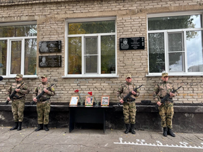 Вечная слава героям: в Рубцовске открыли мемориальные доски защитникам Отечества