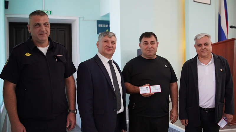 Рубцовчанам вручили удостоверения народных дружинников