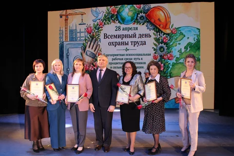 Награждаемые с Главой на сцене