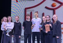 на фото гимназия "Планета детства"