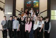 общее фото школьников в администрации города