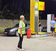 Волонтёр на заправке