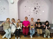 дети с поделками