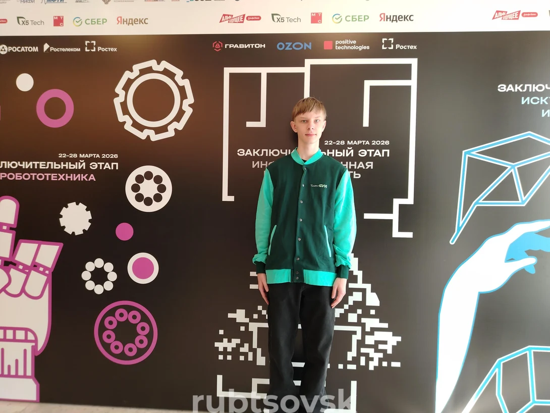 На фото воспитанник Центра талантов Фонда Мельниченко «Рубцовск» («Наследники Ползунова») Илья Кулаков