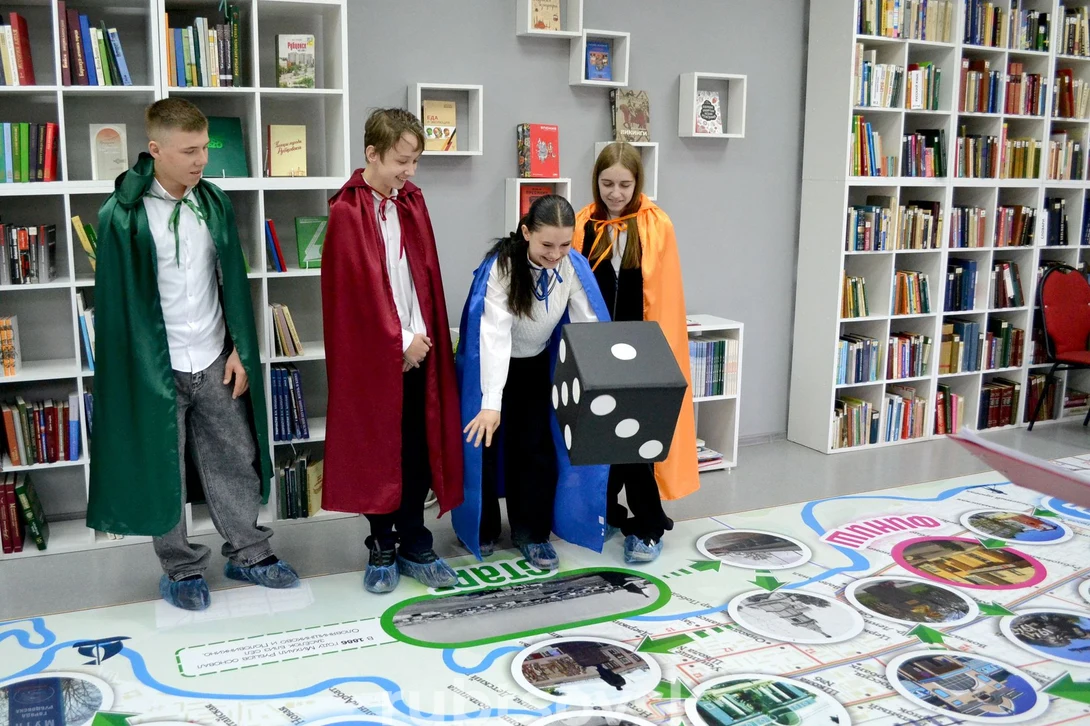 дети играют