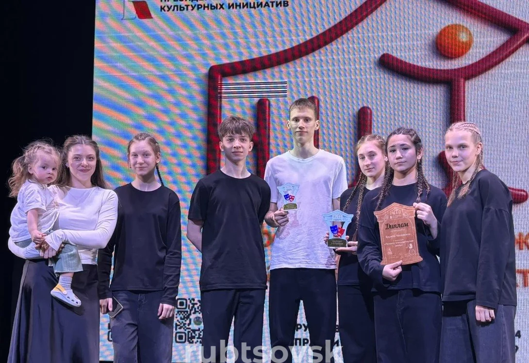 на фото гимназия "Планета детства"