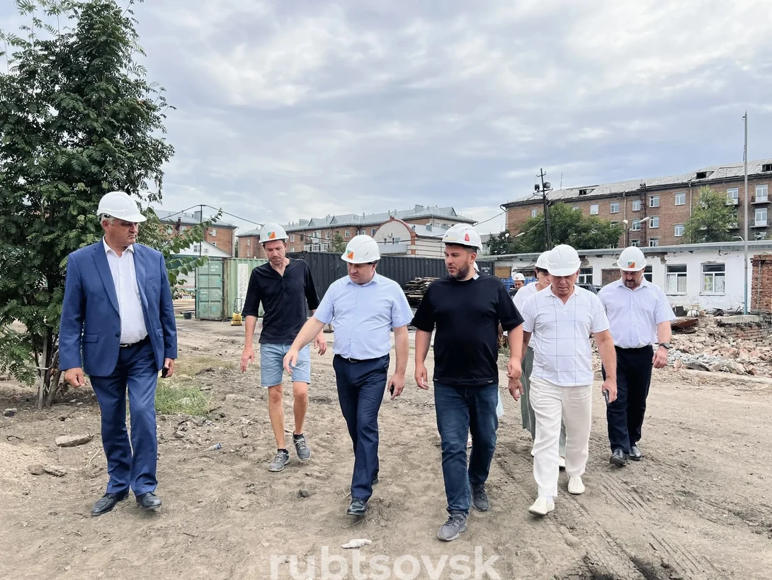 И.А. Башмаков проверяет школу 