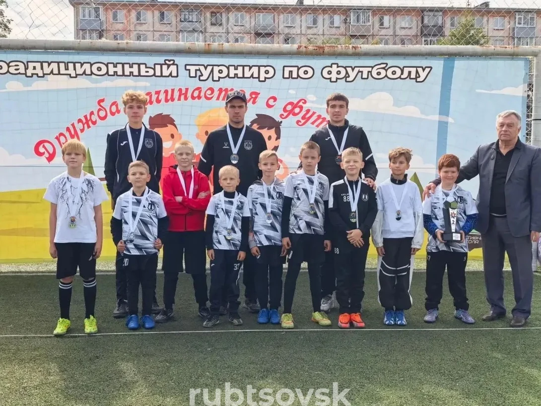 футболисты