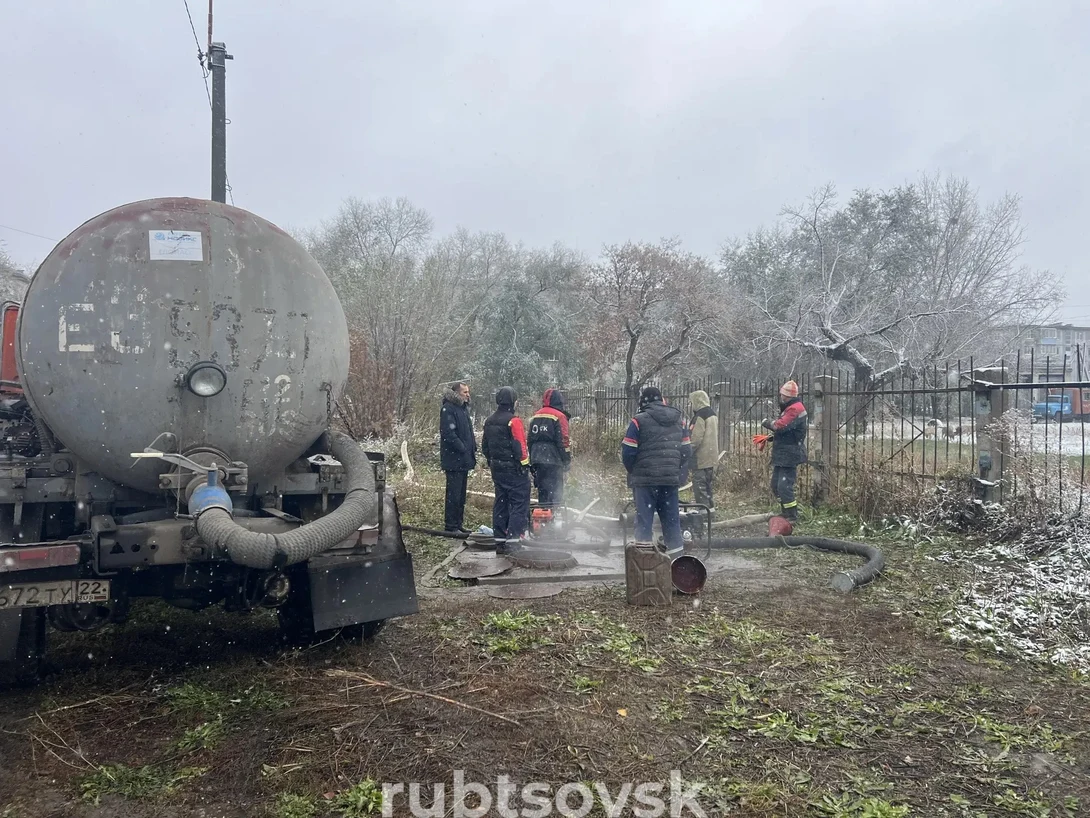Специалисты СГК устаняют повреждение 