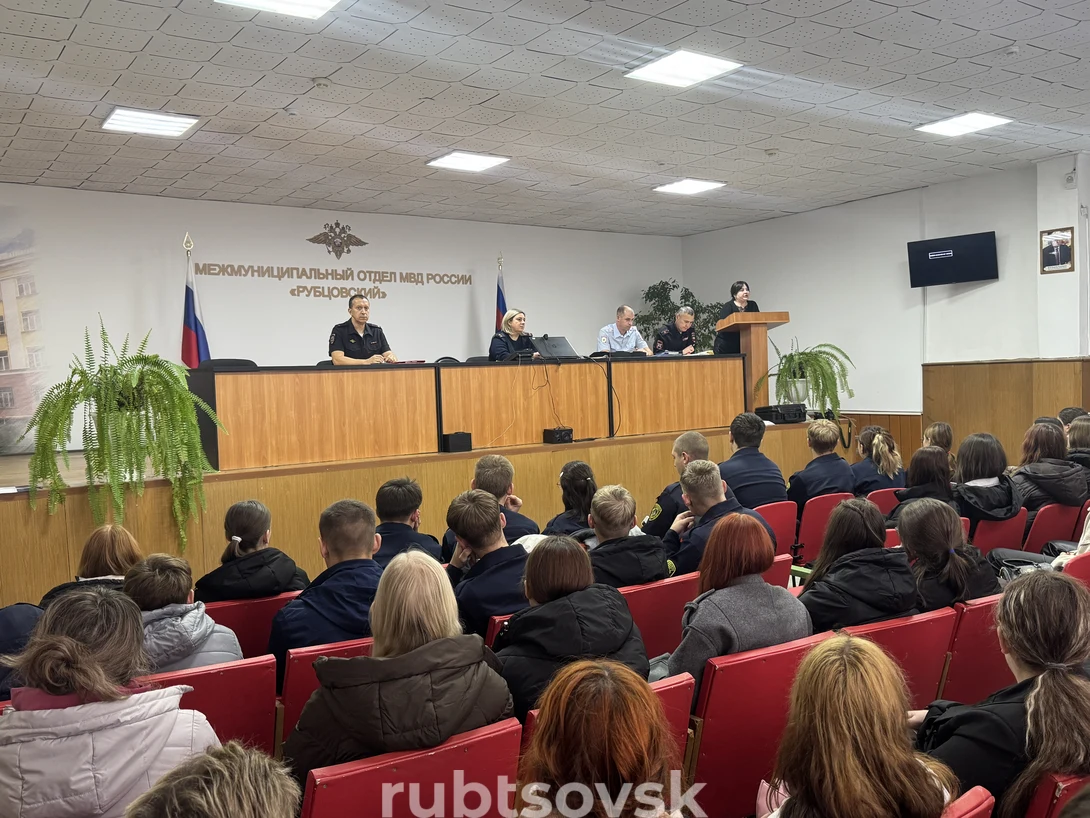 сотрудники полиции встречаются со школьниками